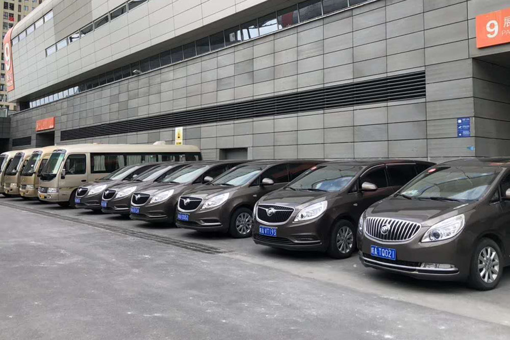 商務(wù)包車(chē)